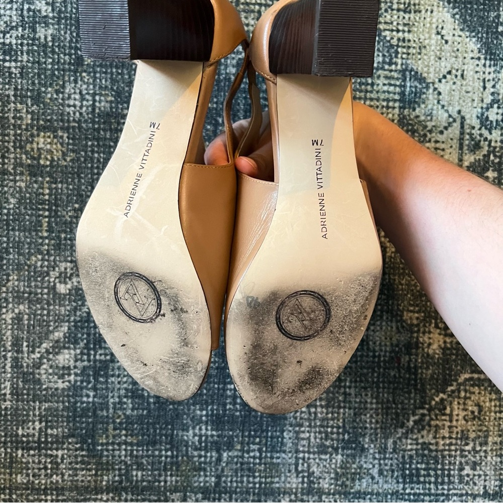 Adrienne Vittadini Tan Heels block - Picture 5 of 5